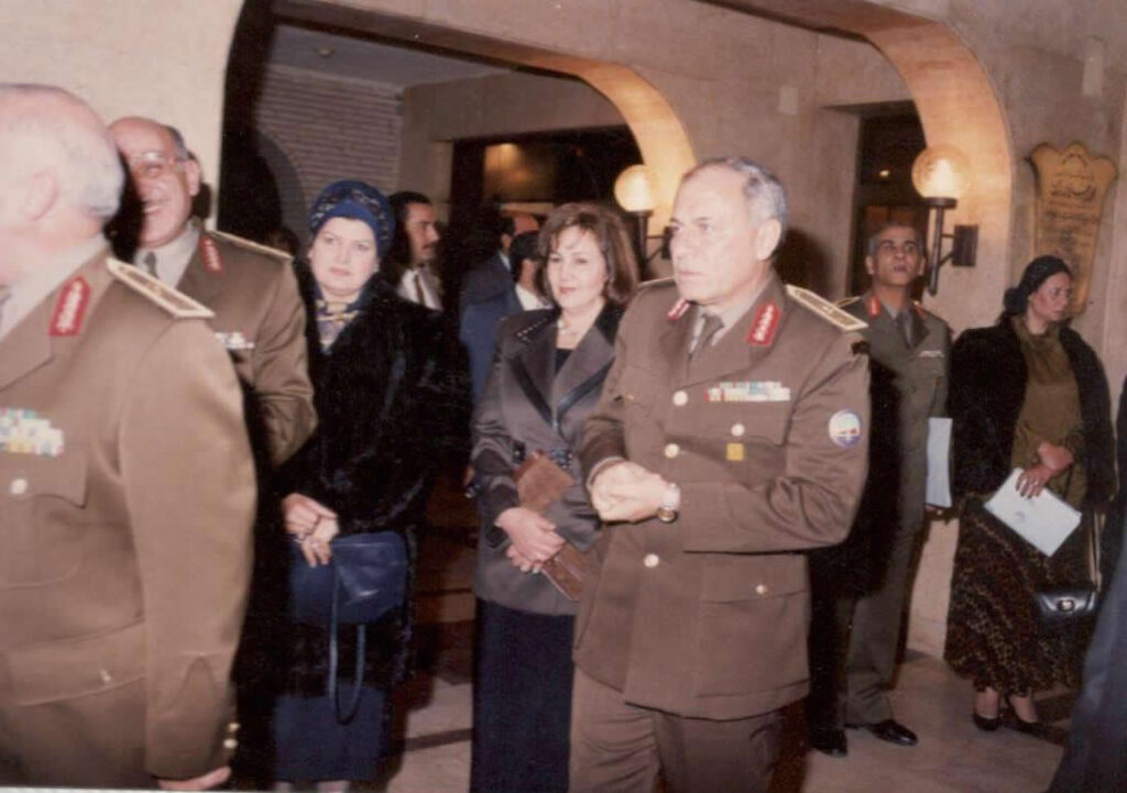 اللواء سمير فرج مع السيدة قرينته